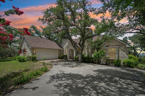 302 Mesa Dr, Wimberley, TX, 78676-5723 | Card Image