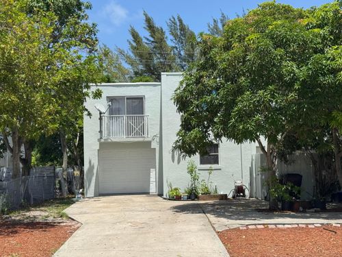 910 N F St, Lake Worth Beach, FL, 33460-2455 | Card Image