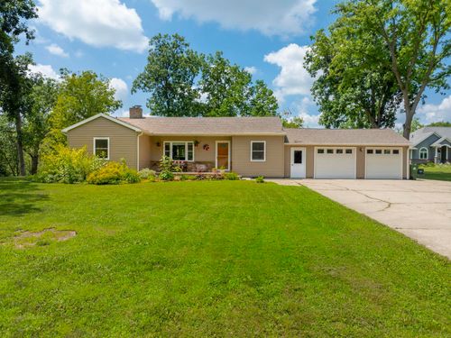 412 W Water St, Shell Rock, IA, 50670-7834 | Card Image