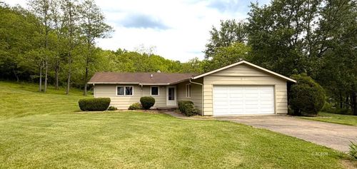 4 Canterbury Dr, Athens, OH, 45701-3707 | Card Image