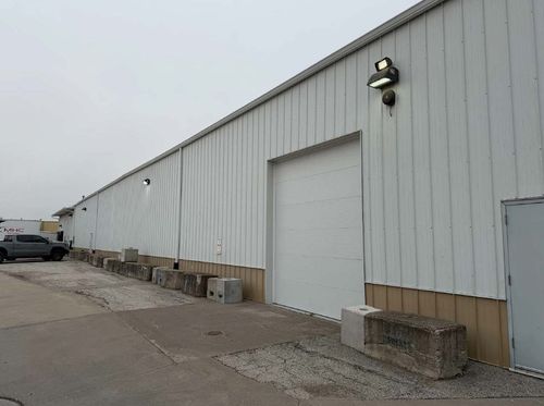 842 W 76th St, Davenport, IA, 52806-1366 | Card Image