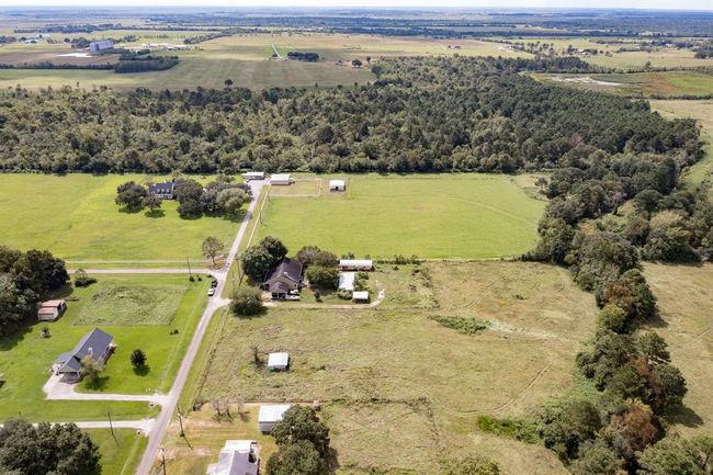 402 Cs Harmon Rd, Home with 4 bedrooms, 4 bathrooms and 2 parking in Hankamer TX | Image 6