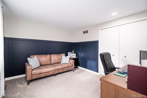 7936 Rampart Trl, Waterford, MI, 48327-4151 | Card Image