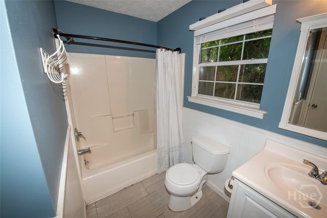 Main Floor Bathroom | Image 20