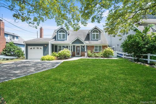 84 Lebrun Ave, Amityville, NY, 11701-4222 | Card Image