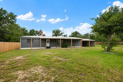 133 Deer Run, Smithville, TX, 78957-4804 | Card Image