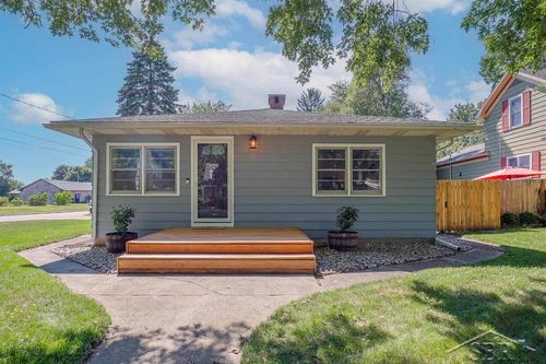 236 Cedar Ct, Breckenridge, MI, 48615-9541 | Card Image