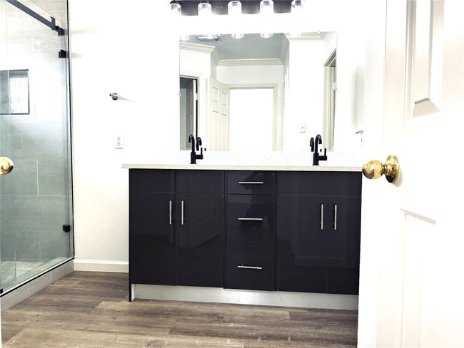 10403 N Shadowdale Dr, Home with 3 bedrooms, 2 bathrooms and null parking in Houston TX | Image 12