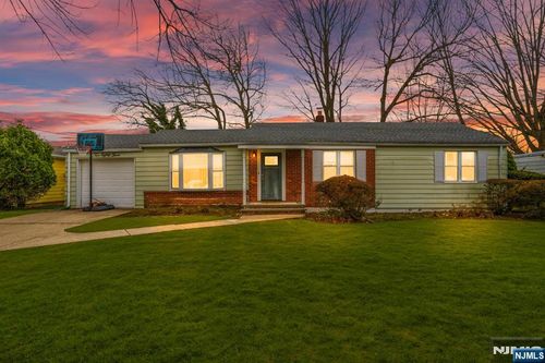 283 Taft Rd, River Edge, NJ, 07661-1011 | Card Image