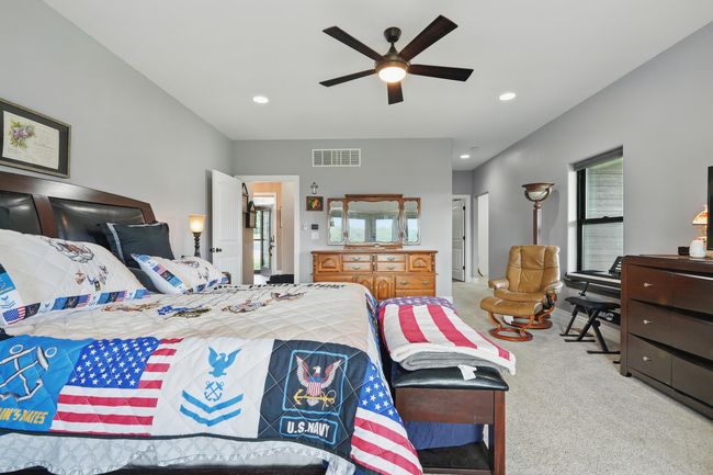 Expansive Owner's Retreat | Image 31
