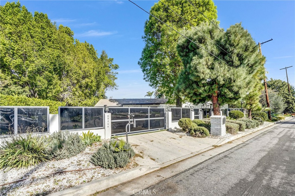 Residential in Woodland Hills 4