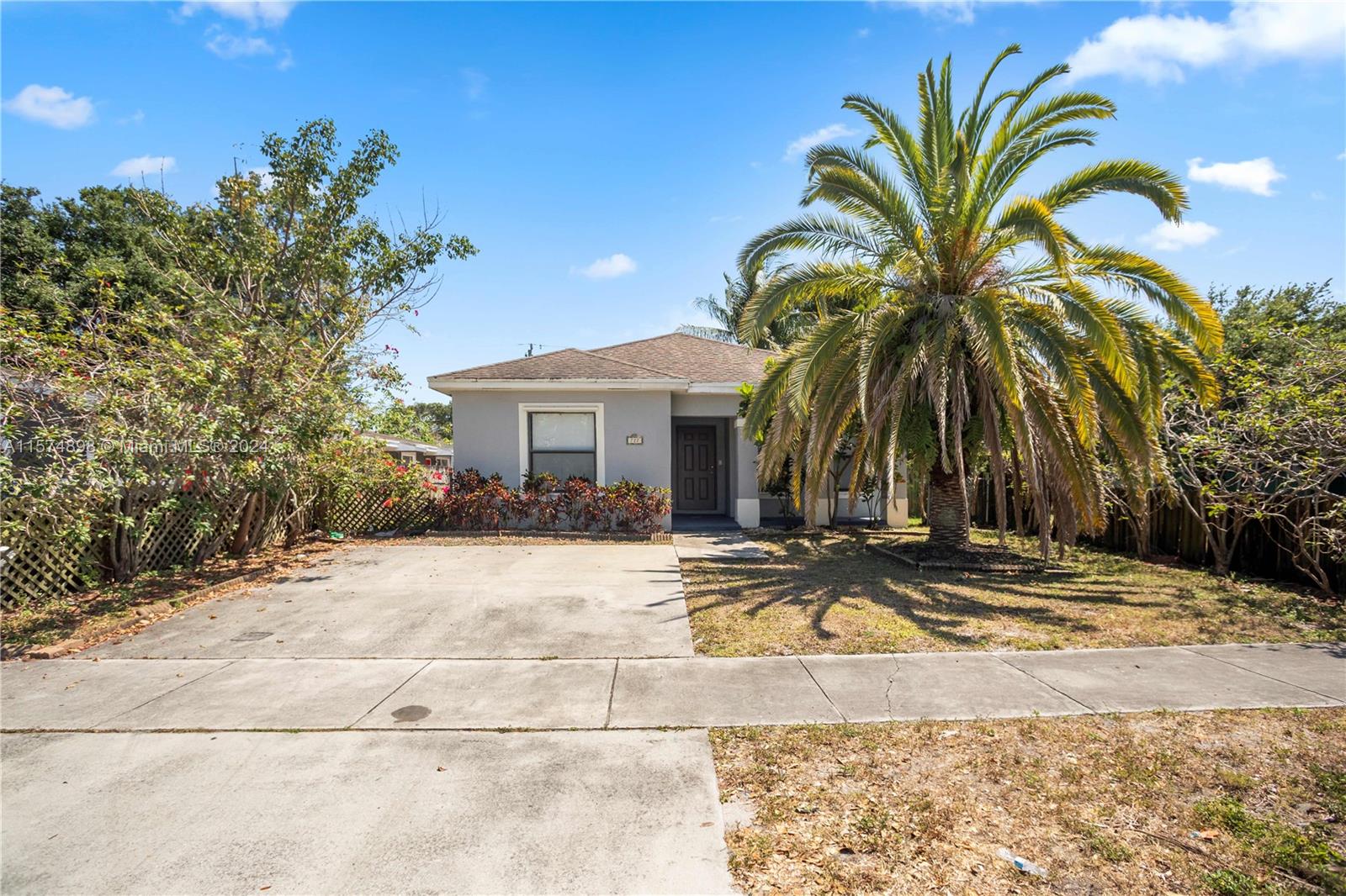 6th St, Dania, FL 33004