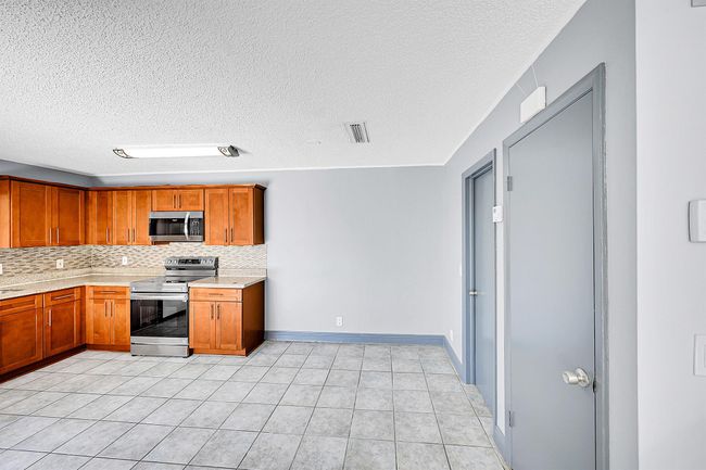 1204 Waterview Cir, Condo with 3 bedrooms, 3 bathrooms and null parking in Palm Springs FL | Image 15