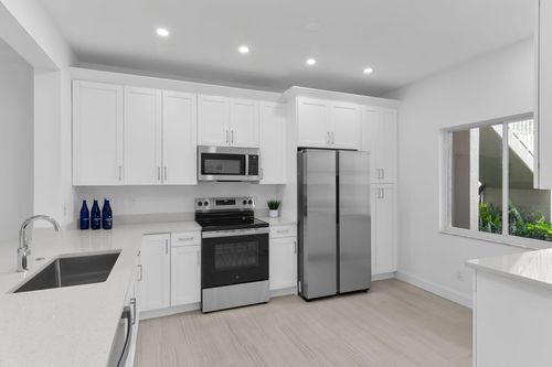 b-101-700 Saratoga Cir, NAPLES, FL, 34104-8706 | Card Image