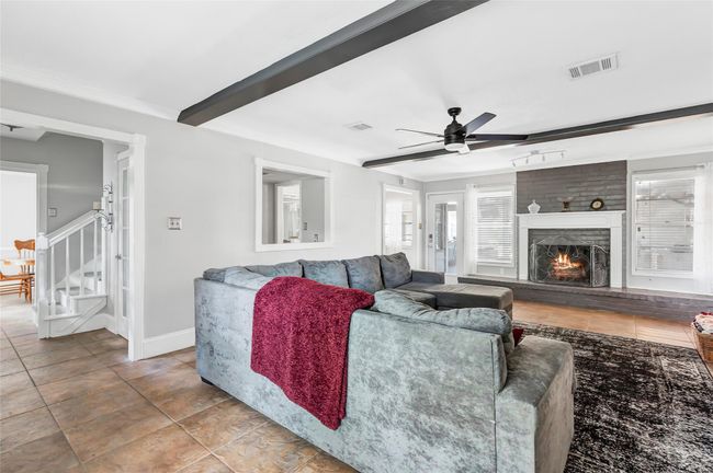 This is a cozy and inviting space. | Image 12
