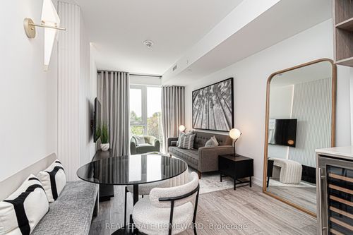 502-2020 Bathurst St, York, ON, M5P0A6 | Card Image