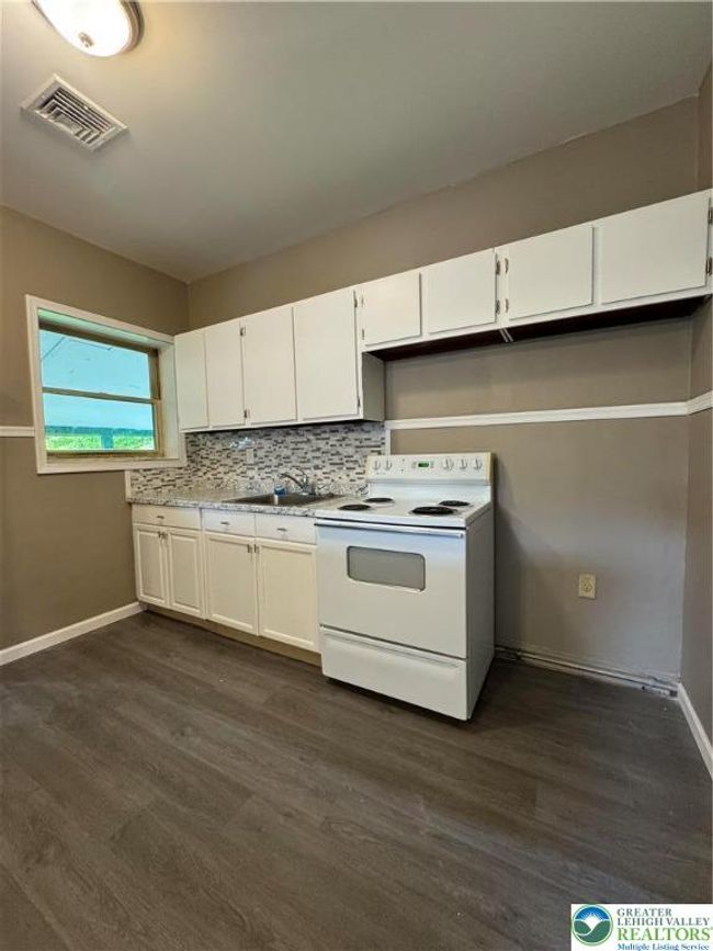 A - 7 S Front St, Condo with 3 bedrooms, 2 bathrooms and null parking in Coplay PA | Image 8