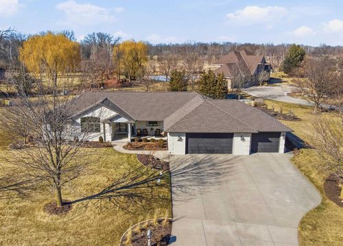 3400 W Warner Estates Drive, GRAND CHUTE, WI, 54913 | Card Image