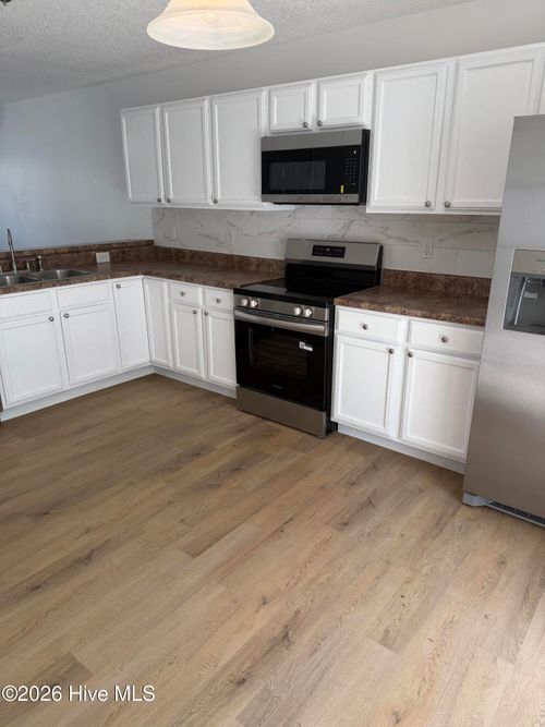 7009 Banister Loop, Jacksonville, NC, 28546-7263 | Card Image