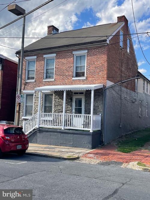 9 E All Saints St, FREDERICK, MD, 21701-5633 | Card Image