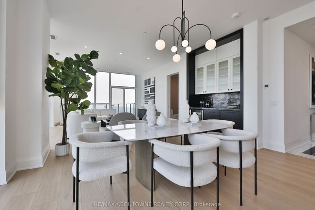 2201 - 2007 James St, Condo with 3 bedrooms, 2 bathrooms and null parking in Burlington ON | Image 13