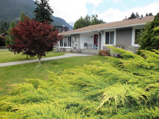 538 3rd Avenue, House other with 4 bedrooms, 3 bathrooms and 8 parking in Hope BC | Image 2