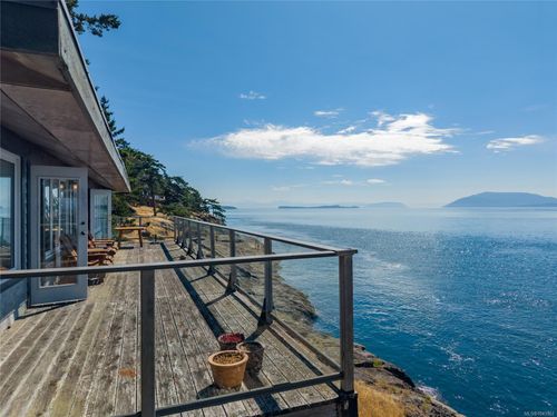 204 Cliffside Rd, Saturna Island, BC, V0N2Y0 | Card Image