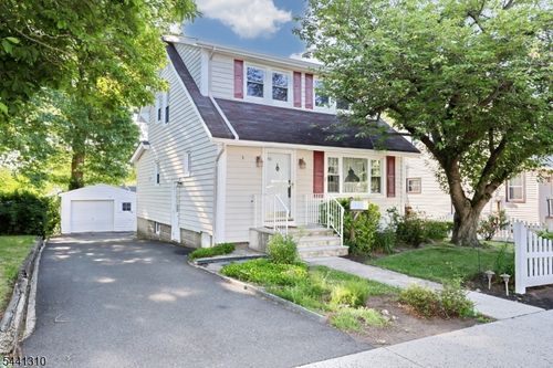 49 S Franklin Ave, Bergenfield, NJ, 07621-2015 | Card Image