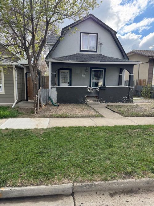 231 14 St N, Lethbridge, AB, T1H2V8 | Card Image