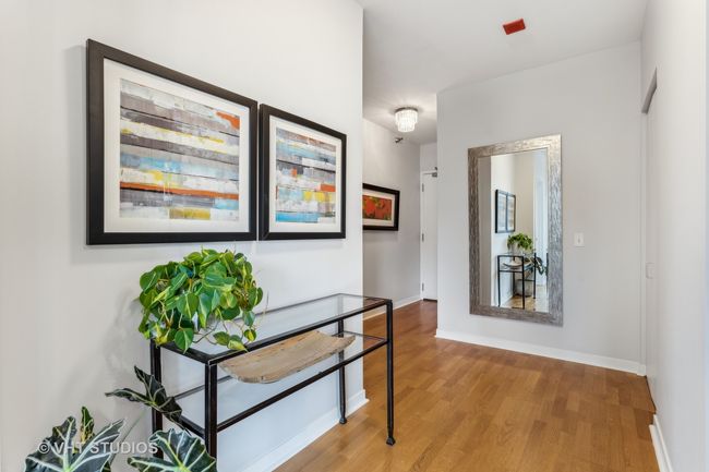 APT-704 - 200 W Grand Ave, Condo with 2 bedrooms, 2 bathrooms and 1 parking in CHICAGO IL | Image 10
