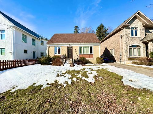 82 Hillcroft Dr, Etobicoke, ON, M9B4X9 | Card Image