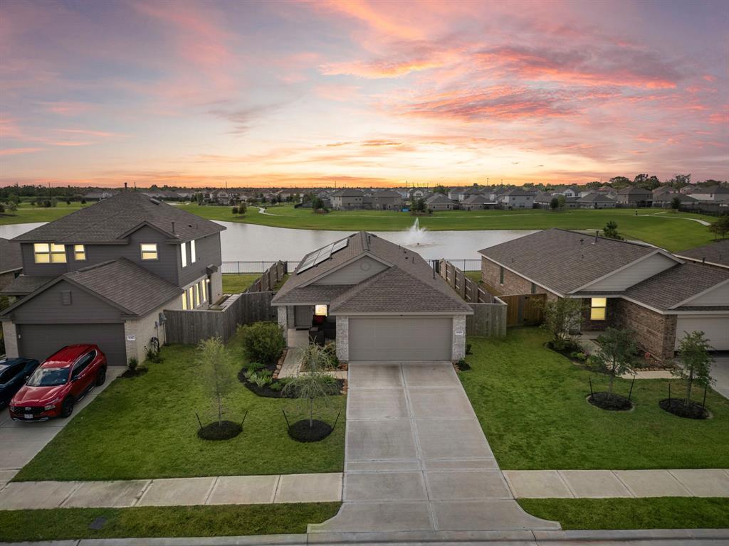 Boyton Hollow Trce, Pearland, TX 77545