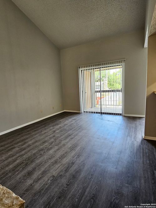 apt-262-3843 Barrington St, San Antonio, TX, 78217-4146 | Card Image