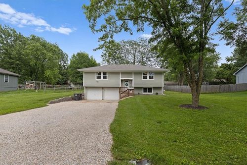 16105 Richmond Ave, Belton, MO, 64012-1501 | Card Image