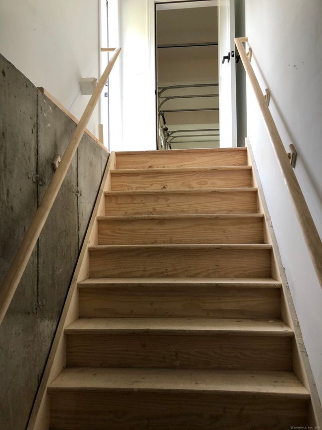 Staircase to HUGE Basement from the Garage | Image 31