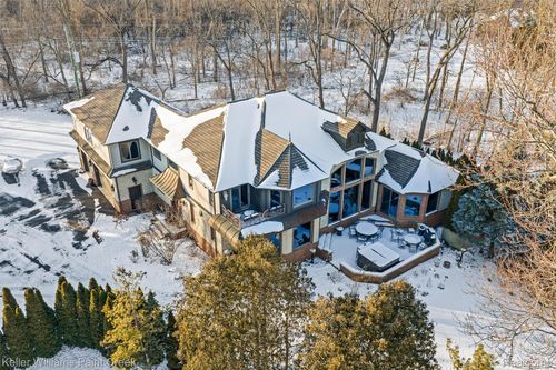 22220 E River Rd, Grosse Ile, MI, 48138-1385 | Card Image