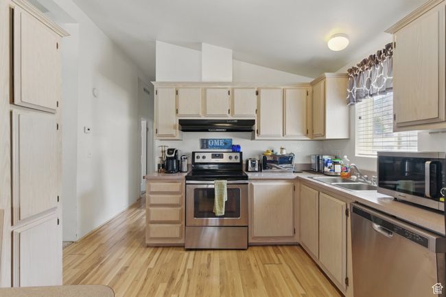 22 E Main St, House other with 3 bedrooms, 2 bathrooms and 3 parking in Eureka UT | Image 13