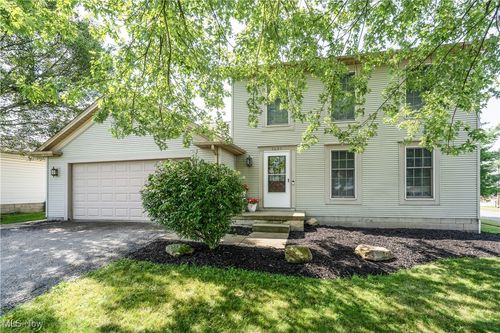 5605 Madrid Dr, Youngstown, OH, 44515-4136 | Card Image