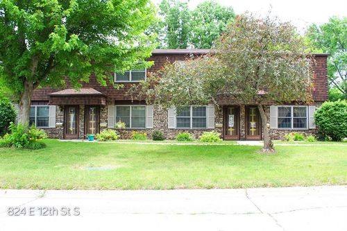 824 E 12th St S, Newton, IA, 50208-5002 | Card Image