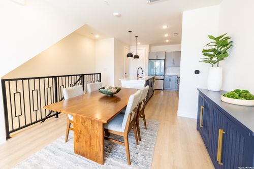 unit-4110-719 E Locust St, San Antonio, TX, 78212-4209 | Card Image