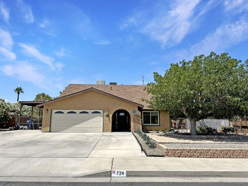 724 W Dolphin Ave, Ridgecrest, CA, 93555-5221 | Card Image