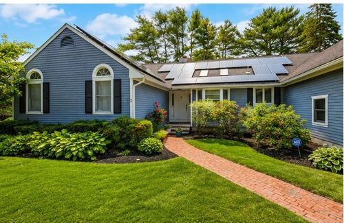 3 Meadow Cir, Barrington, RI, 02806-2651 | Card Image