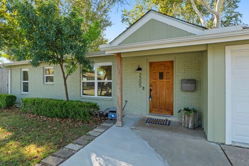 2205 N Plains Ave, Austin, TX, 78757-8236 | Card Image