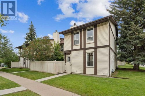 3200 60 St Ne, Calgary, AB, T1Y4K8 | Card Image