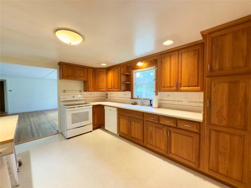 8 Manor Rd, Rhinebeck, NY, 12572-1708 | Card Image