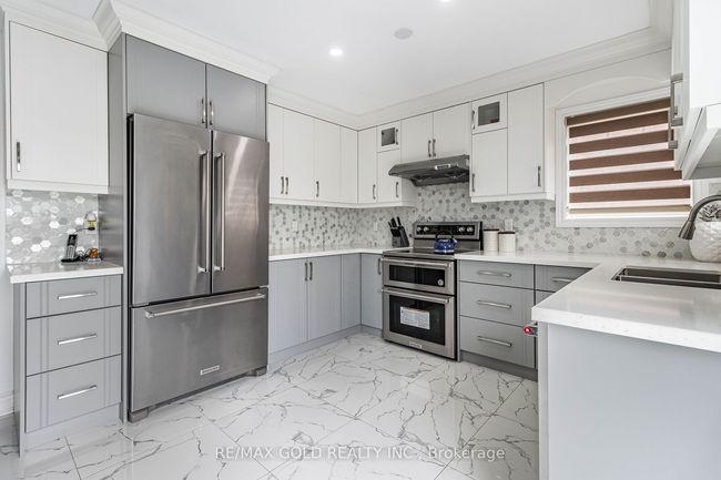 324 Van Kirk Dr, House other with 6 bedrooms, 5 bathrooms and 4 parking in Brampton ON | Image 10