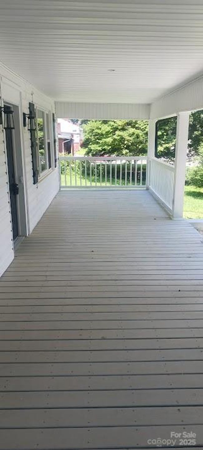 Large Front Porch | Image 21