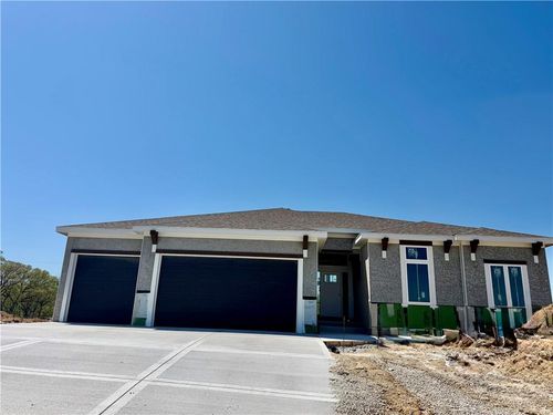 13895 Nw 70th St, Parkville, MO, 64152-1427 | Card Image