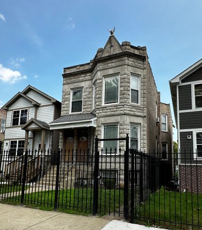 1923 S Sawyer Avenue, Home with 8 bedrooms, 3 bathrooms and 3 parking in Chicago IL | Image 2