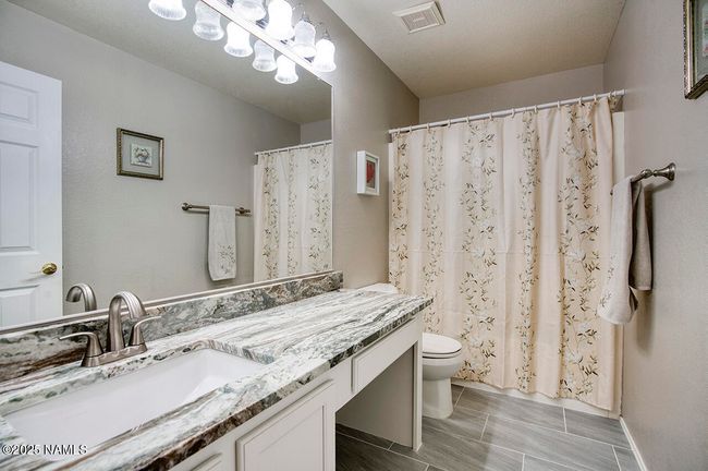 Guest bathroom | Image 21